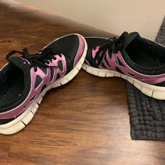 Nike shoes! - Picture 2 of 3